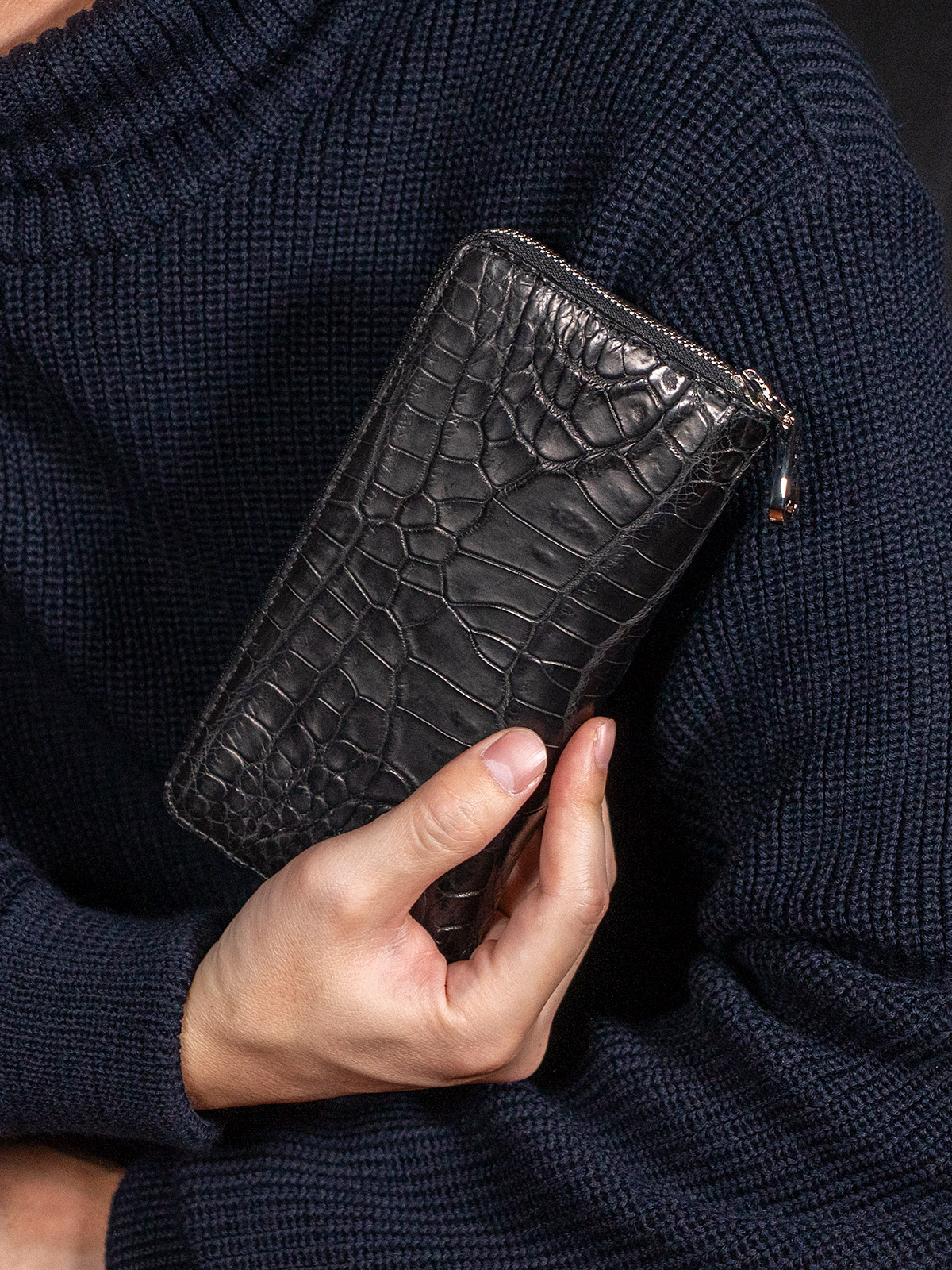 ナイルクロコ ラウンドファスナー二つ折財布　ブラックイメージ