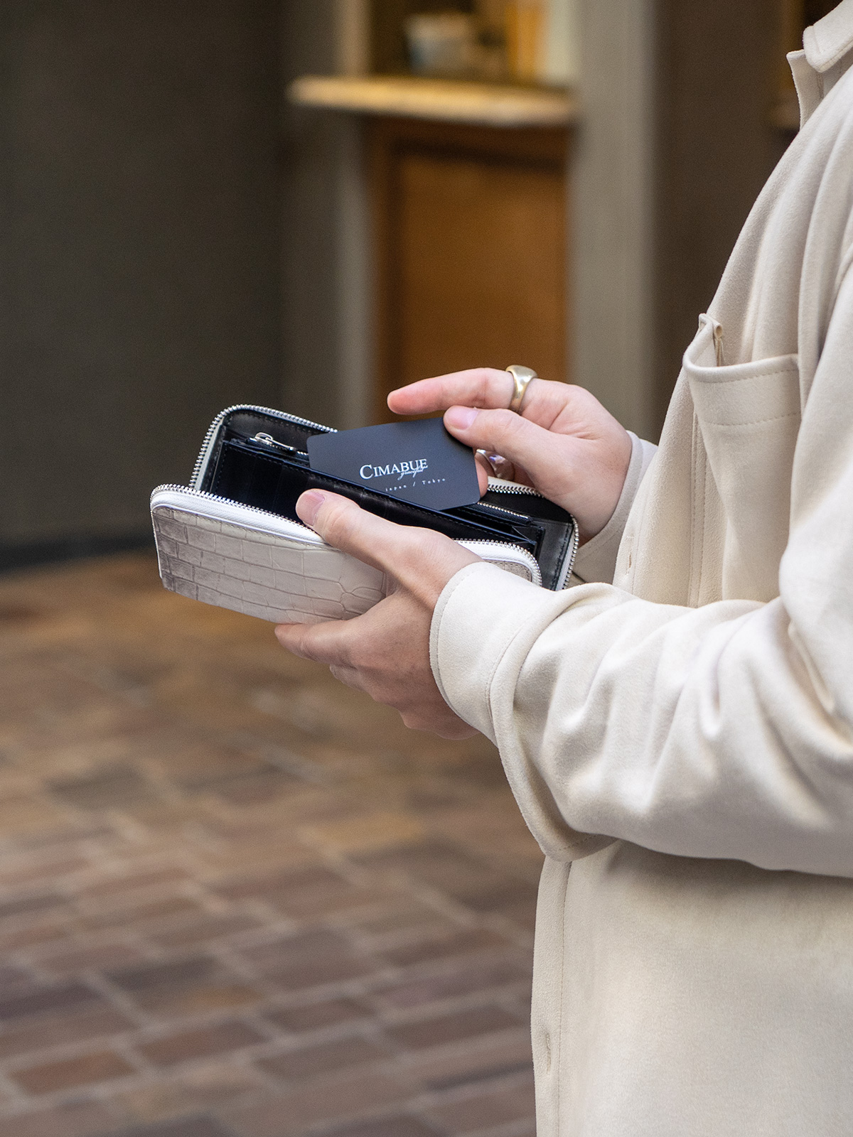 ヒマラヤクロコダイル ラウンドファスナー長財布