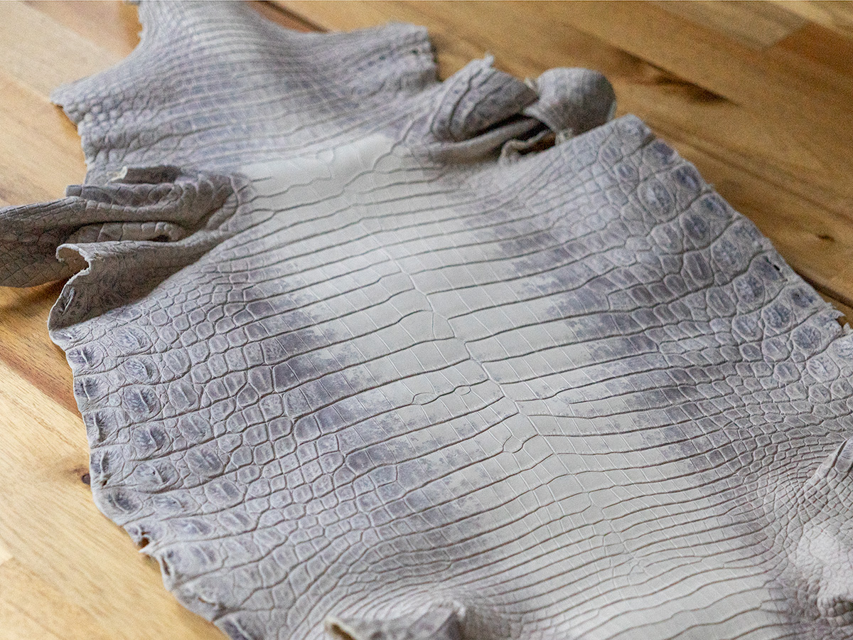 ヒマラヤクロコダイル 長財布 素材