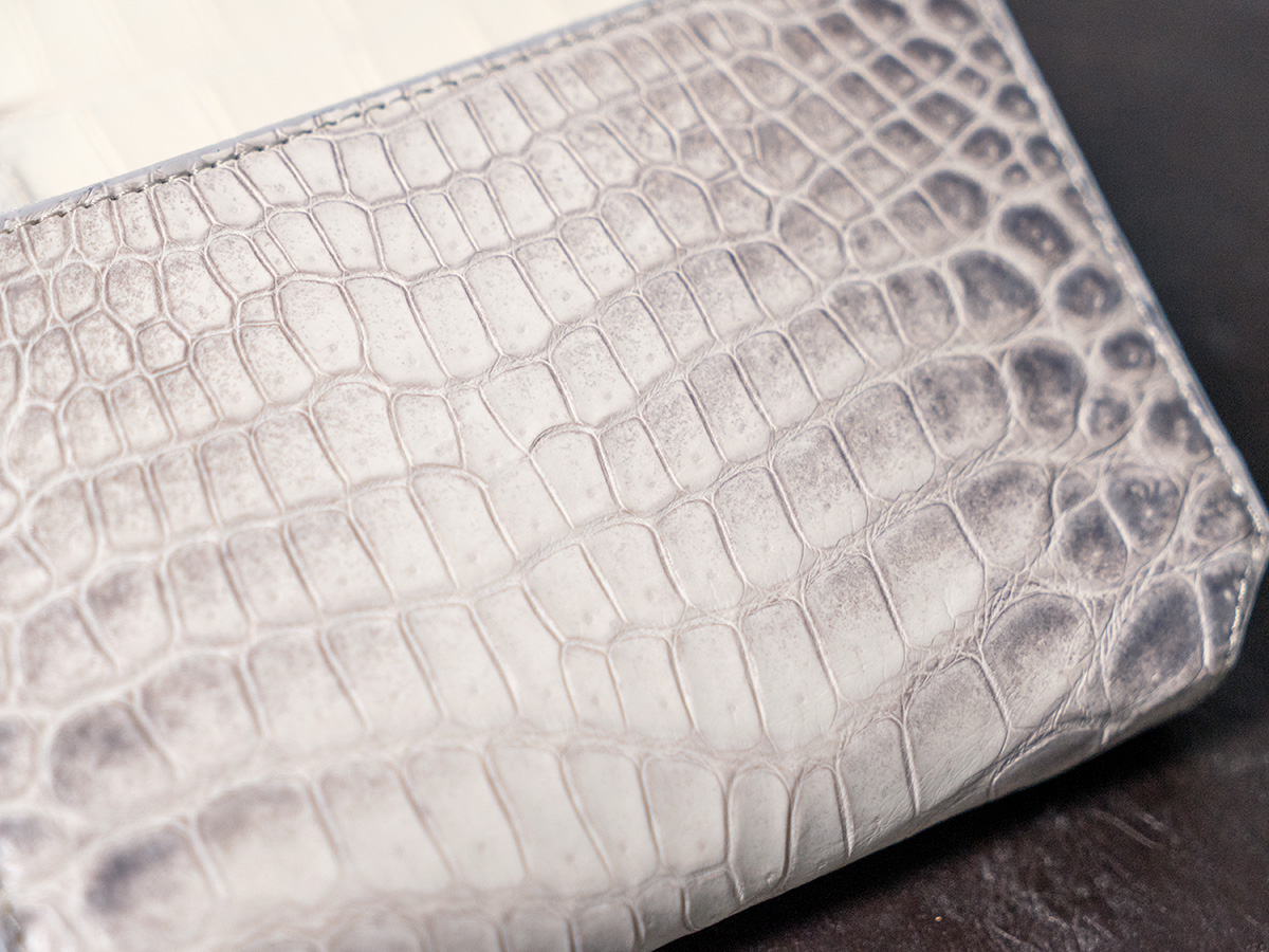 ヒマラヤクロコダイル ミドルウォレット 素材