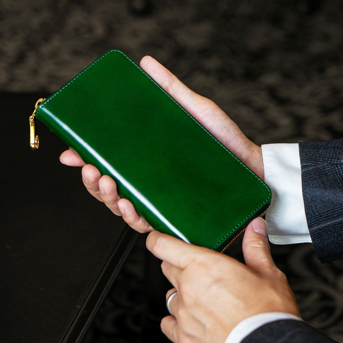 アニリンコードバン ラウンドファスナー長財布