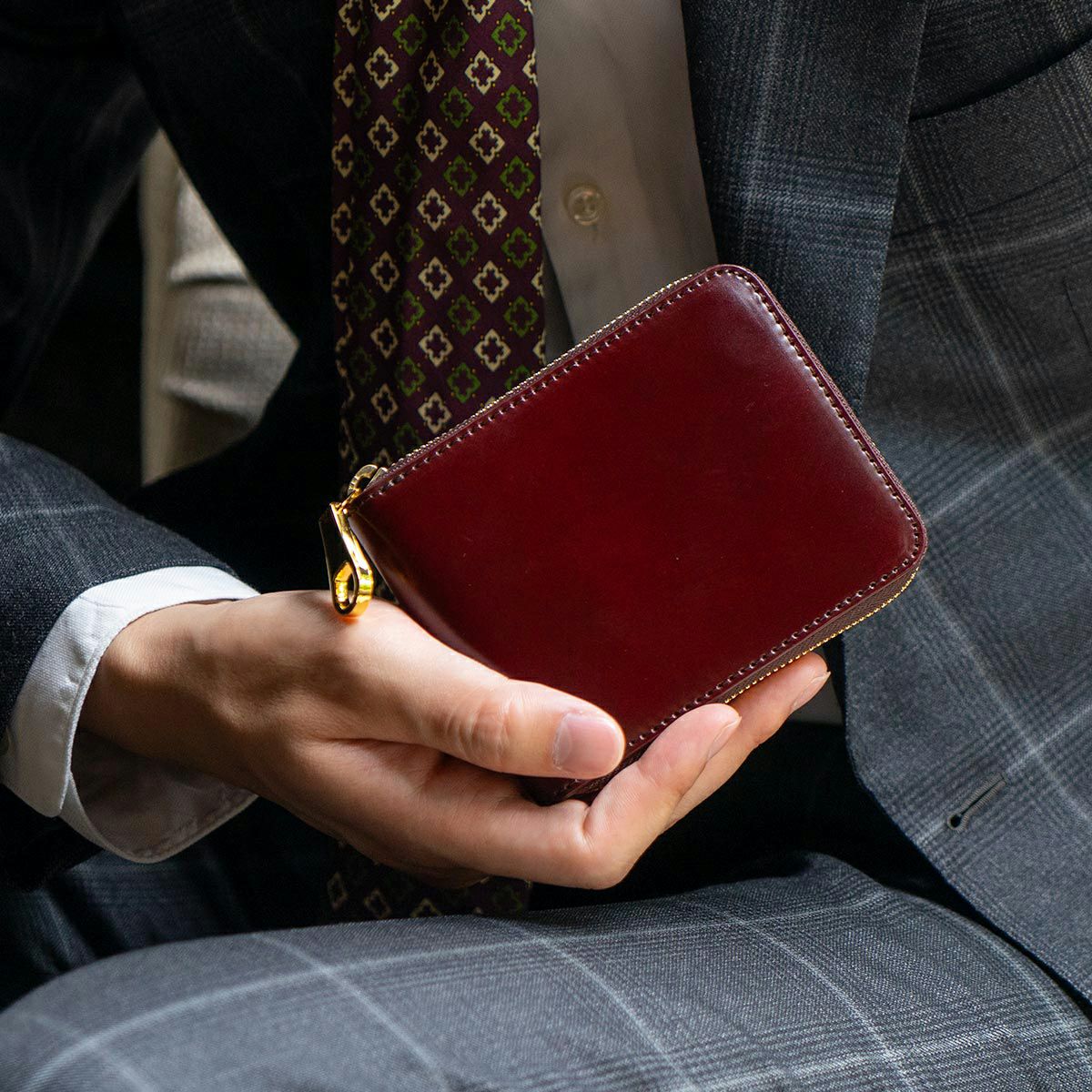 アニリンコードバン ラウンドファスナー二つ折り財布