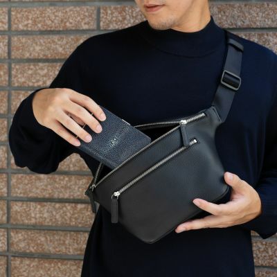 ブラン スリングショルダー ボディバッグ