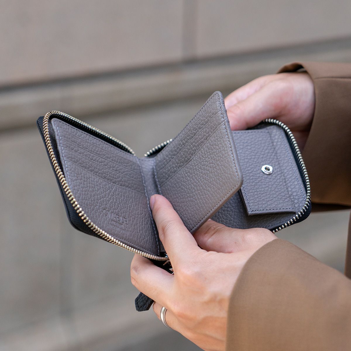 フレンチカーフRFスモールウォレット（ラウンドファスナー二つ折り財布