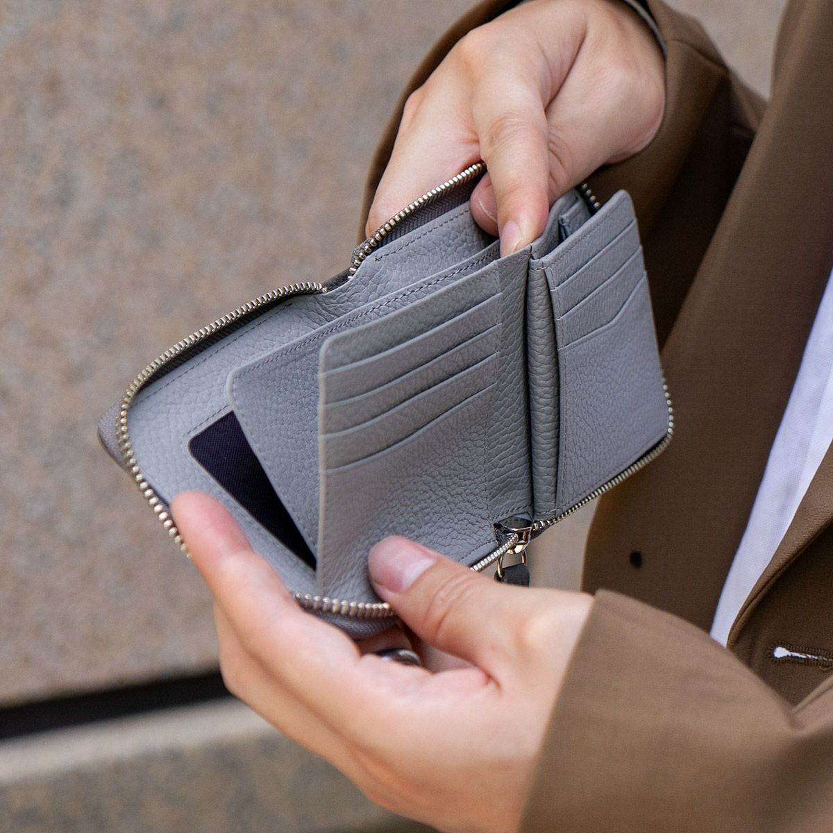 フレンチカーフRFスモールウォレット（ラウンドファスナー二つ折り財布